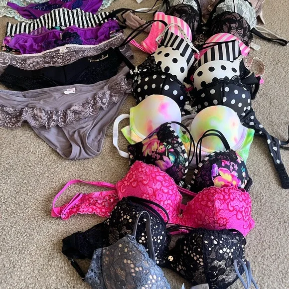 Victoria's Secret huge lot of bras and panties vintage pristine condition - Picture 2 of 7